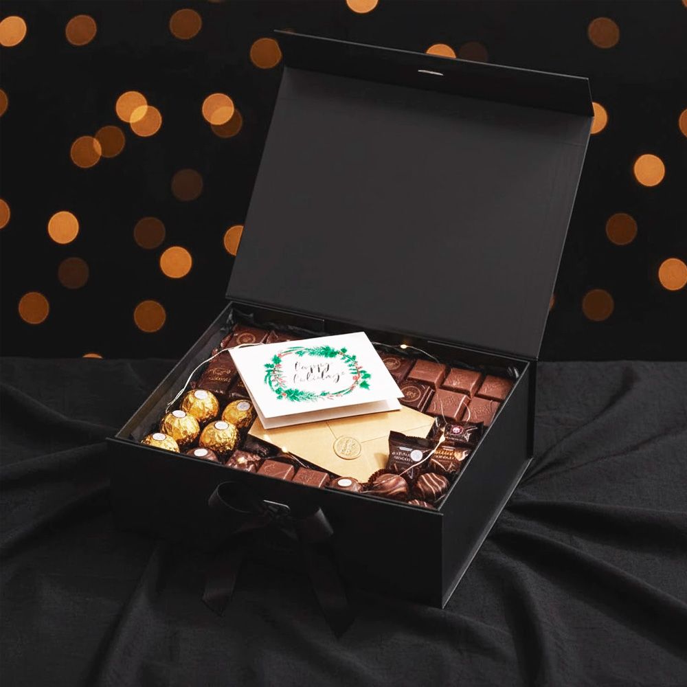 Подарункова коробка 26х23см B-120130213M